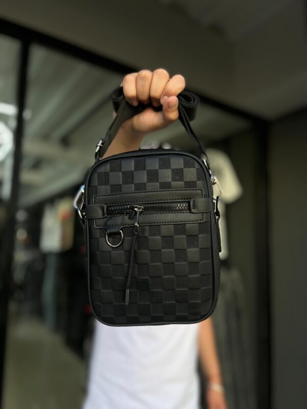 BOLSO LV RELIEVE CUADRO NEGRO 8357