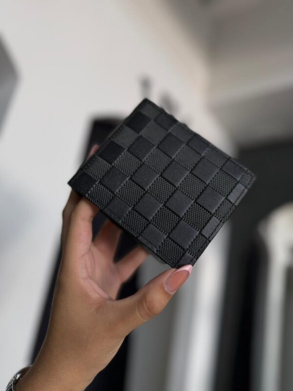 BILLETERA LV CUADRO-BLACK RELIEVE