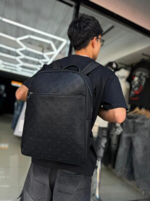 MOCHILA LV RELIEVE FLOR NEGRO 250608