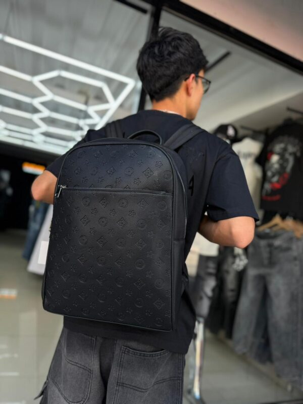 MOCHILA LV RELIEVE FLOR NEGRO 250608