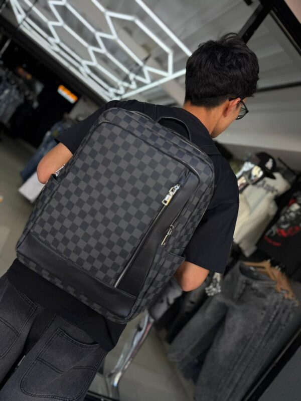 MOCHILA LV CUADRO NEGRO-AZUL 250101