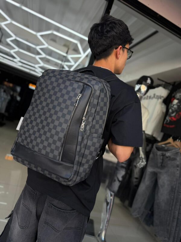 MOCHILA LV CUADRO NEGRO-AZUL 250101