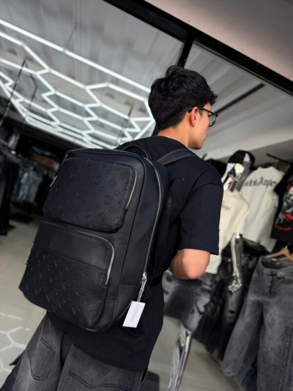 MOCHILA LV RELIEVE FLOR DOBLE BOLSILLOS NEGRO 250610