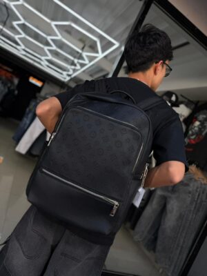 MOCHILA LV RELIEVE FLOR NEGRO 231031