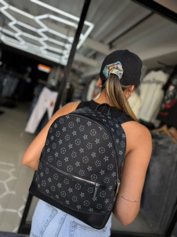 MOCHILA LV BASICA GRIS-NEGRO UNISEX 9610
