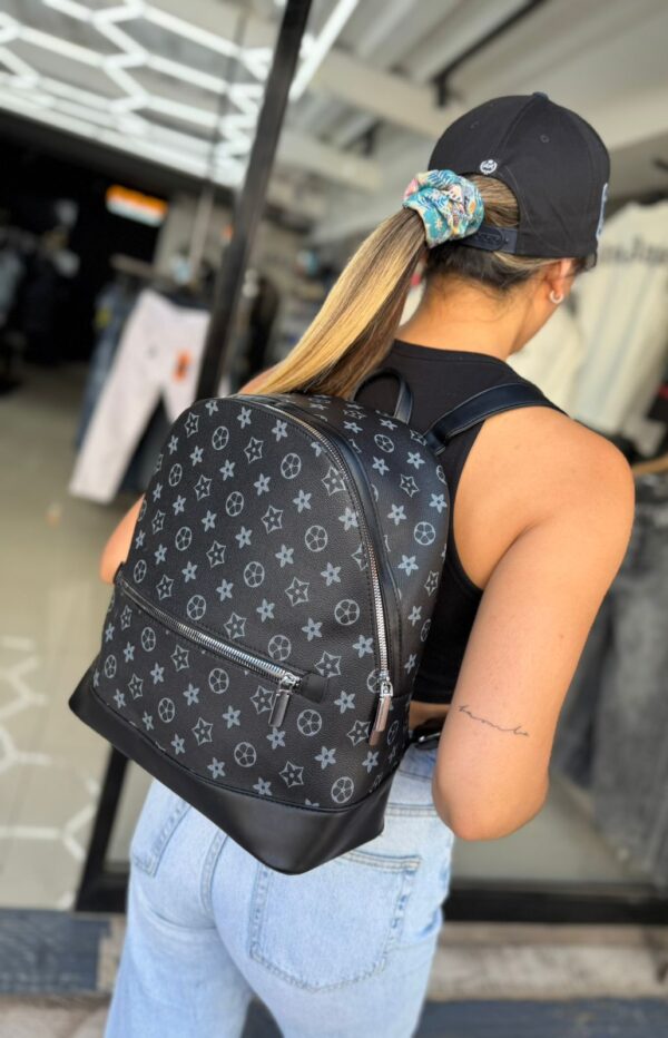 MOCHILA LV BASICA GRIS-NEGRO UNISEX 9610