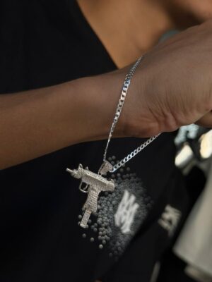 WhatsApp Image 2026-01-22 at 5.40.53 PM(1) DIJE DE ARMA UZI CON ZIRCON PLATA 925 (6GR)