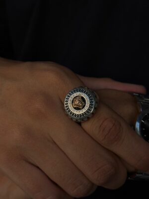 WhatsApp Image 2026-01-22 at 5.49.45 PM ANILLO VERSACE CON BORDE GRECA PLATA 925 (10.10GR) T/13