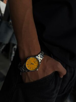 WhatsApp Image 2026-01-22 at 7.10.47 PM RELOJ CURREN DE CUARZO LUMINOSO FASHION FONDO AMARILLO PLATEADO C9090L