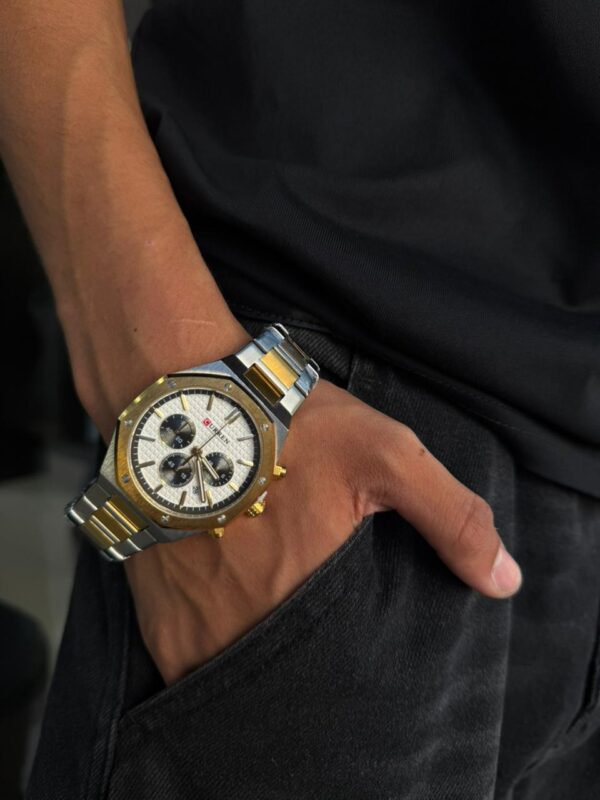 RELOJ CURREN HOMBRE ACERO INOXIDABLE CRONOGRAFO, CORREA PLATEADO BISEL DORADO FONDO BLANCO M8440