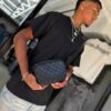 BOLSO LV CON MONEDERO RELIEVE CUADRO NEGRO HOMBRE 5615