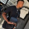 BOLSO LV CON MONEDERO RELIEVE FLOR NEGRO HOMBRE 5615
