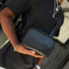BOLSO LV CON MONEDERO RELIEVE FLOR NEGRO HOMBRE 5615