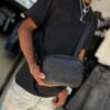 BOLSO CH CON MONEDERO RELIEVE NEGRO HOMBRE