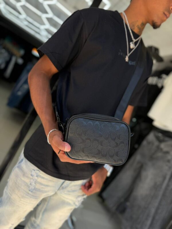 BOLSO CH CON MONEDERO RELIEVE NEGRO HOMBRE