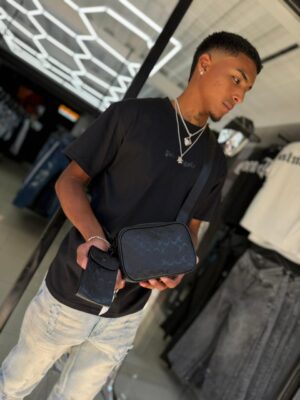 BOLSO CH CON MONEDERO RELIEVE NEGRO HOMBRE