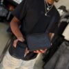 BOLSO CH CON MONEDERO RELIEVE NEGRO HOMBRE