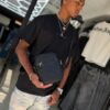 BOLSO CH CON RELIEVE NEGRO HOMBRE