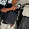 BOLSO CH CON RELIEVE NEGRO HOMBRE