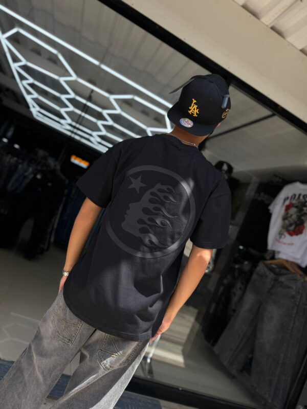 POLERA HELLSTAR BLACK BRILLANTE OVERSIZE JH98001