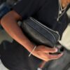 BOLSO DE MANO LV RELIEVE FLOR NEGRO PEQUEÑO 3272