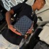 BOLSO LV BASICO CUADRO AZUL-NEGRO HOMBRE
