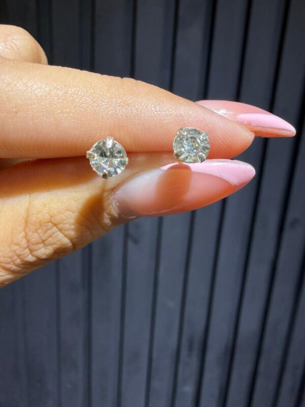 AROS REDONDO PEQUEÑO ZIRCON PLATA 925 (0.64GR)