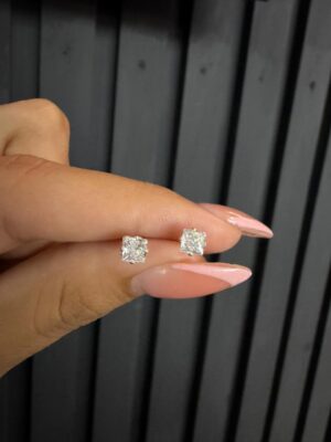 AROS CUADRADO PEQUEÑO ZIRCON PLATA 925 (0.74GR)