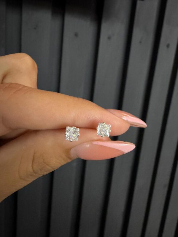 AROS CUADRADO PEQUEÑO ZIRCON PLATA 925 (0.74GR)