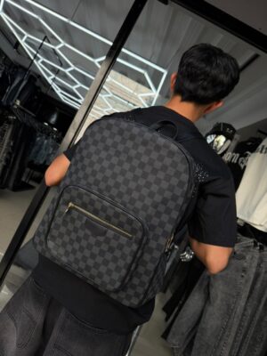 MOCHILA LV CUADRO BASICO GRIS-NEGRO