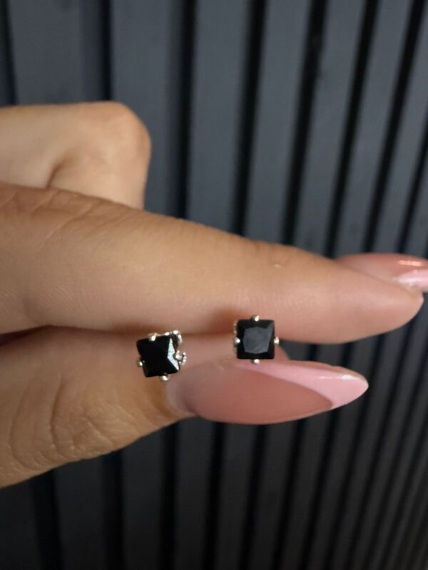 AROS CUADRADO BLACK PEQUEÑO ZIRCON PLATA 925 (0.64GR)