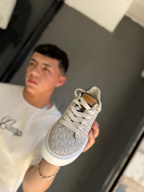 ZAPATILLA MICHAEL KORS ROMEY LACE UP SIG SM 49F4RMFS1B VANILLA