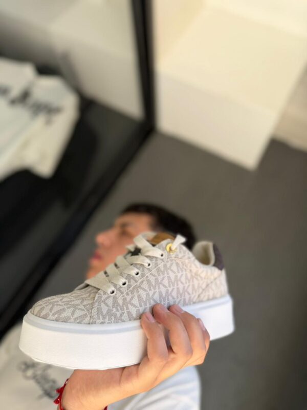 ZAPATILLA MICHAEL KORS ROMEY LACE UP SIG SM 49F4RMFS1B VANILLA
