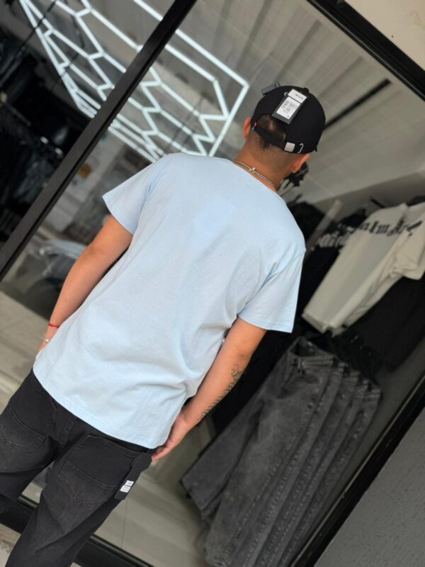 POLERA CALABERA-LENTES CELESTE OVERSIZE