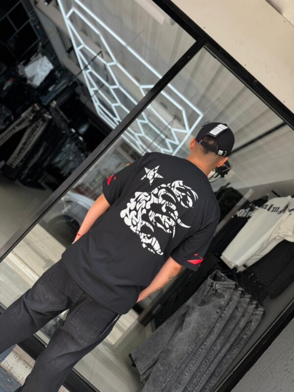 POLERA HELLSTAR BLACK-RED-WHITE OVERSIZE