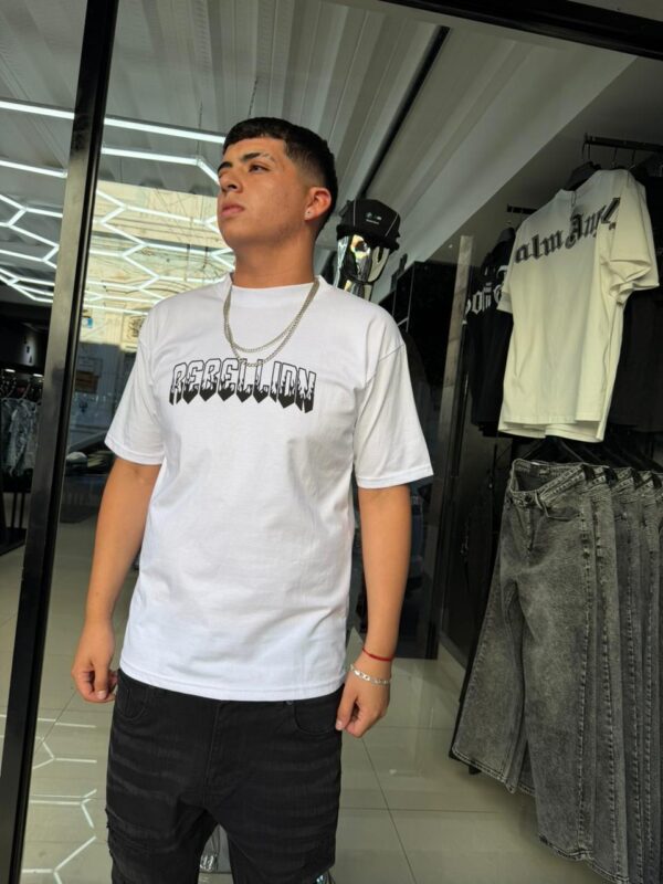 POLERA REBELLION CRUZ CON BRILLO ROSA WHITE OVERSIZE