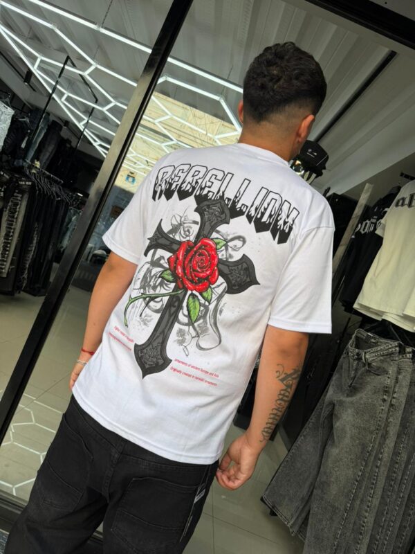 POLERA REBELLION CRUZ CON BRILLO ROSA WHITE OVERSIZE