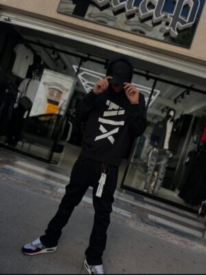 WhatsApp Image 2026-01-29 at 2.38.24 PM POLERON A/X BLACK 7VZMLFZJ9KZ REGULAR FIT