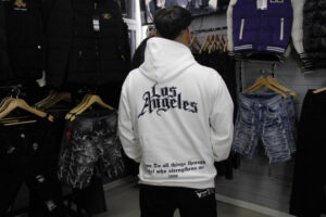 WhatsApp Image 2026-01-29 at 5.09.09 PM POLERON BLANCO LOS ANGELES LUAP OVERSIZE