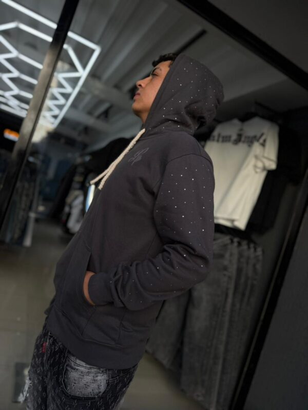 POLERON LUAP ADIAMANTADO GREY CON CORDONES GRUESO, DIJE MINI UZI
