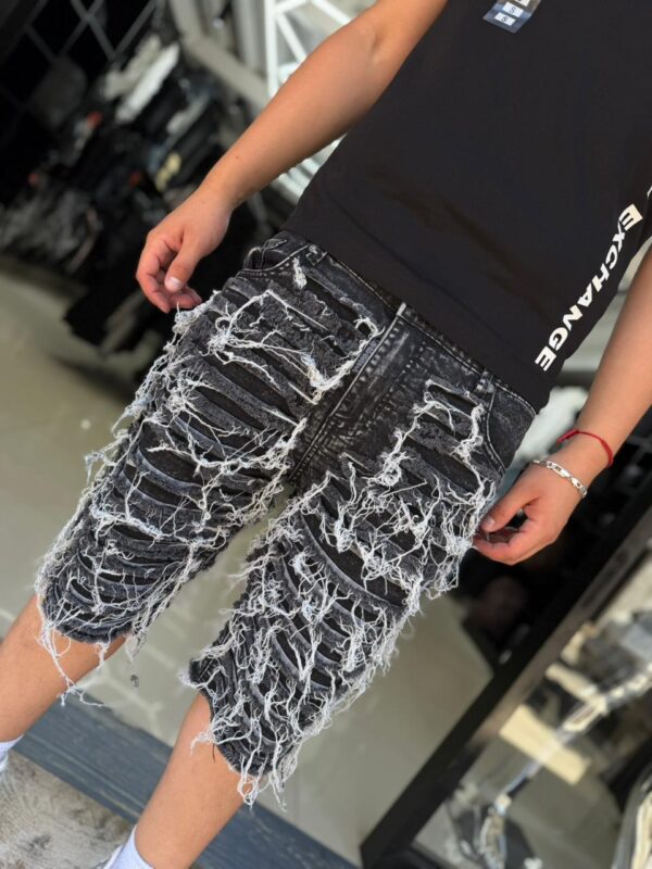 WhatsApp Image 2026-01-30 at 2.46.27 PM SHORT M-STAR GRIS RASGADO M-9068