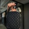 BOLSO LV RELIEVE CUADRO NEGRO 8357