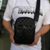 BOLSO LV RELIEVE CUADRO NEGRO 8357