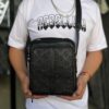 BOLSO LV RELIEVE FLOR NEGRO HOMBRE 7712
