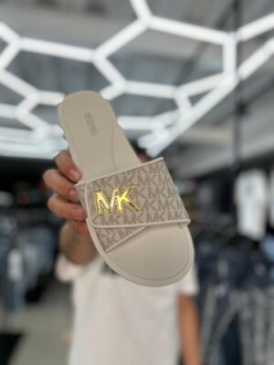 WhatsApp Image 2026-02-21 at 17.45.09 SANDALIA MICHAEL KORS PALMER SLIDE VANILLA PARA DAMA