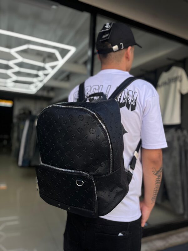 MOCHILA LV RELIEVE FLOR NEGRO 230802