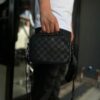 BOLSO LV RELIEVE CUADRO NEGRO 5368