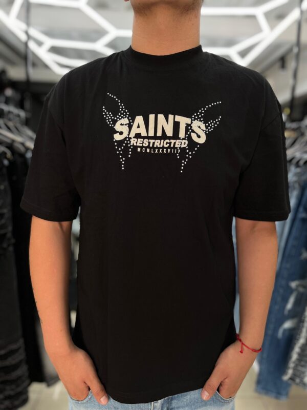 POLERA SAINTS RESTRICTED MCMLXXXVIII ADIAMANTADO BLACK OVERSIZE