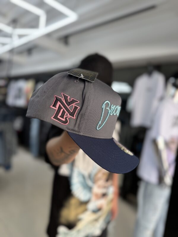 JOCKEY DOBLE AA CURVO BROOKLYN GRIS-AZUL HOMBRE AJUSTABLE