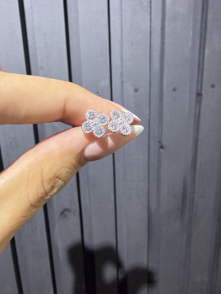 AROS FLOR CON ZIRCON PLATA LEY 925 (2GR)